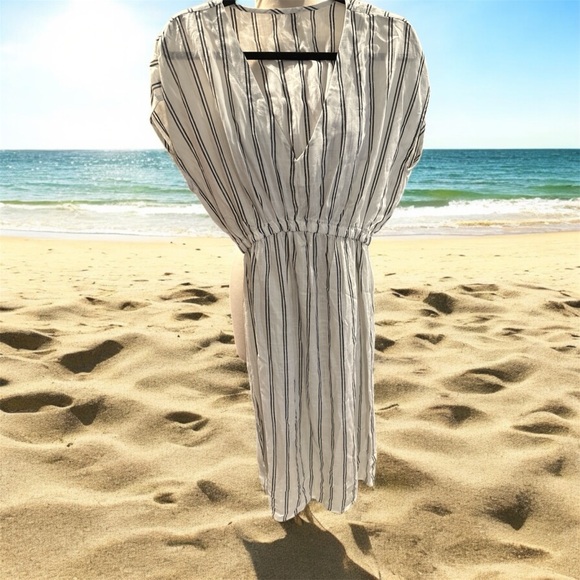 Cupshe Dresses & Skirts - Cupshe size Small Striped White and Black Dress New